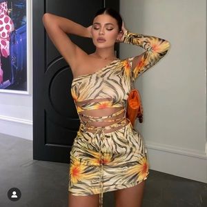 Kim Shui Cut Out Sleeve Tie Top in Multi